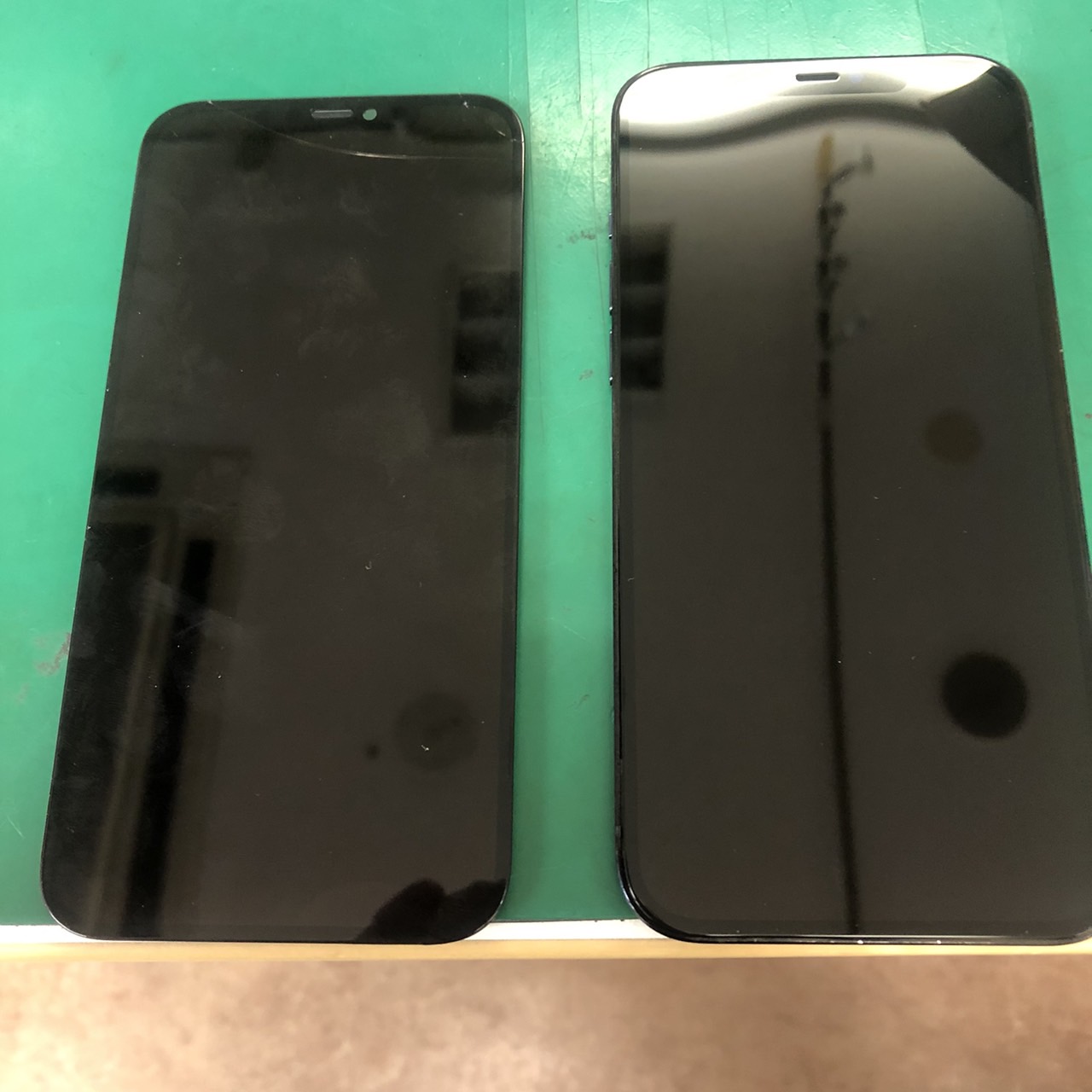 落として画面が割れ、タッチ不良のiPhone12ProMaxの画面交換修理